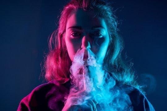 Az e cigarette meme világa egyszerre vicces és ijesztő ezért nevetünk rajtuk