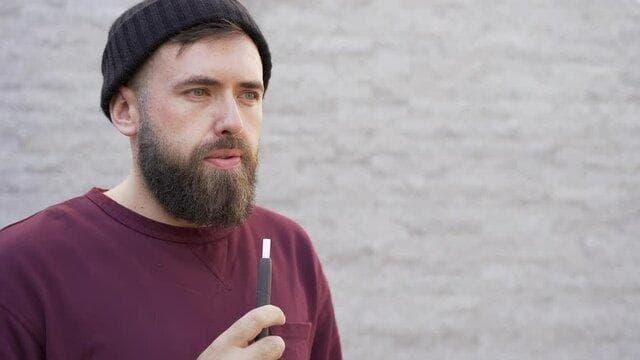 Kezdők útmutatója az e cigi nikotinos alapfolyadék kiválasztásához és biztonságos használatához